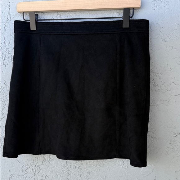 Black Button-Front Women's Skirt - Picture 2 of 4